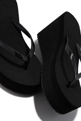 It Girl Platform Thong Sandal: Black